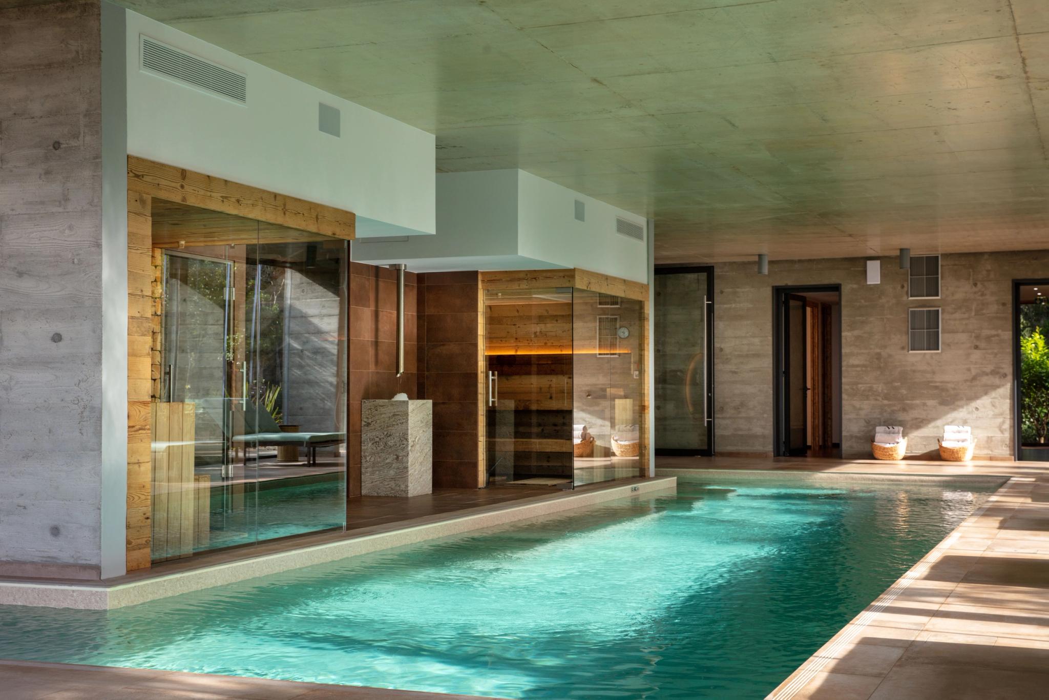 Spa 5 étoiles avec grande piscine intérieur à Bonifacio