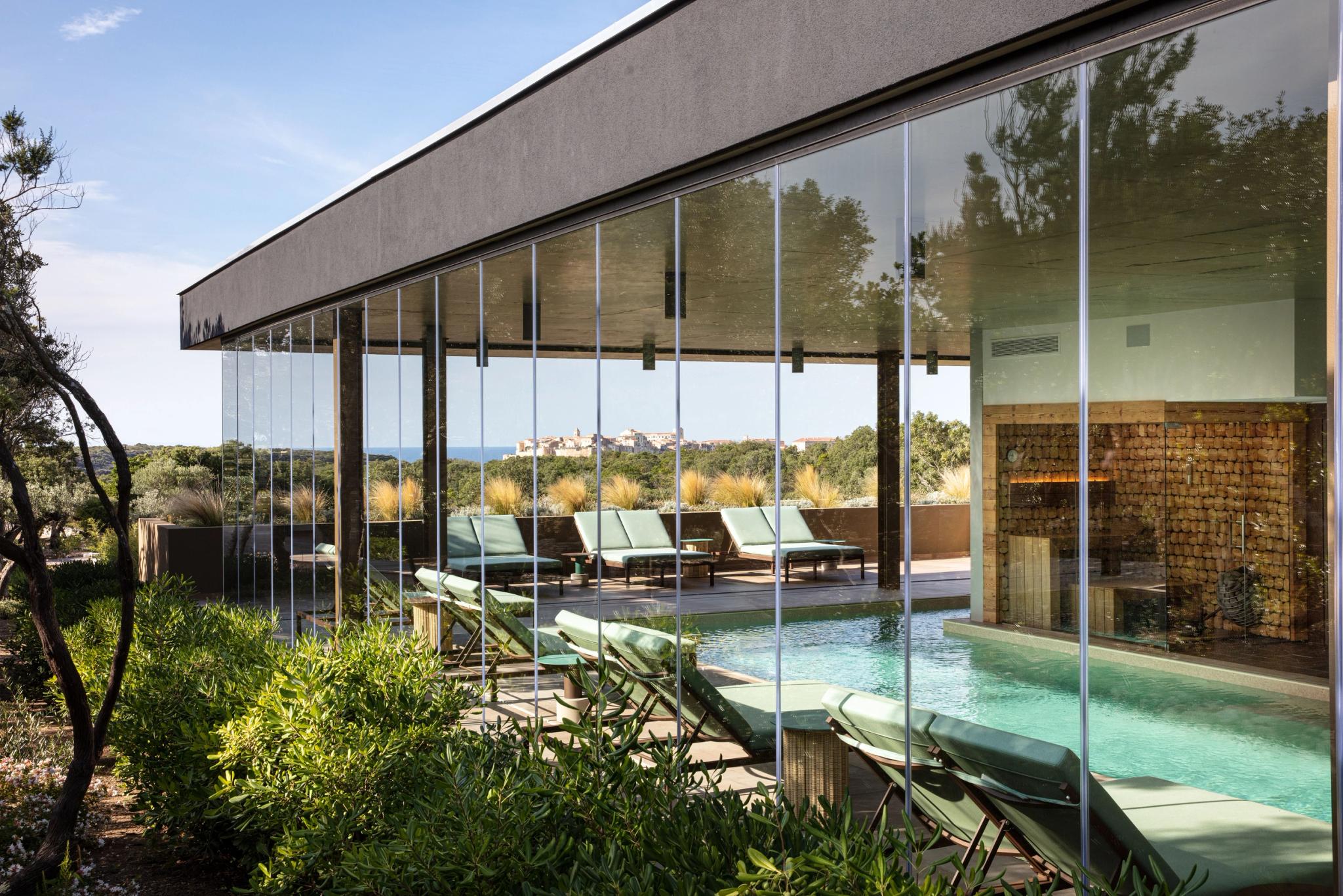 La piscine de l'hotel Version Maquis à Bonifacio