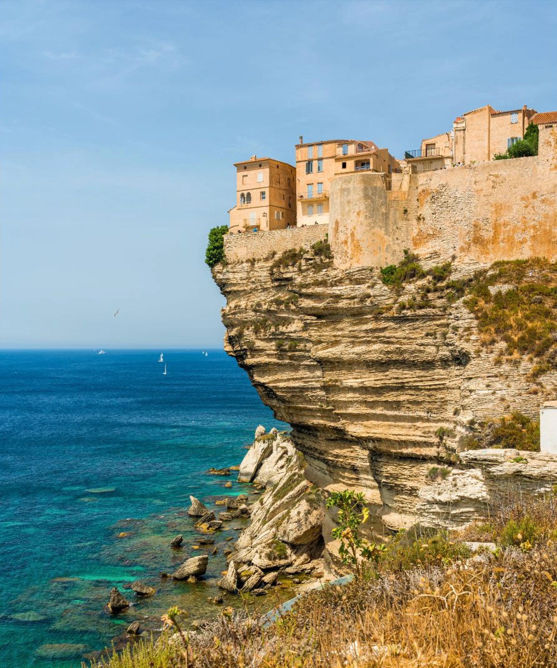 Découvrir la ville de bonifacio intra-muros depuis l'établissement haut de gamme Version Maquis
