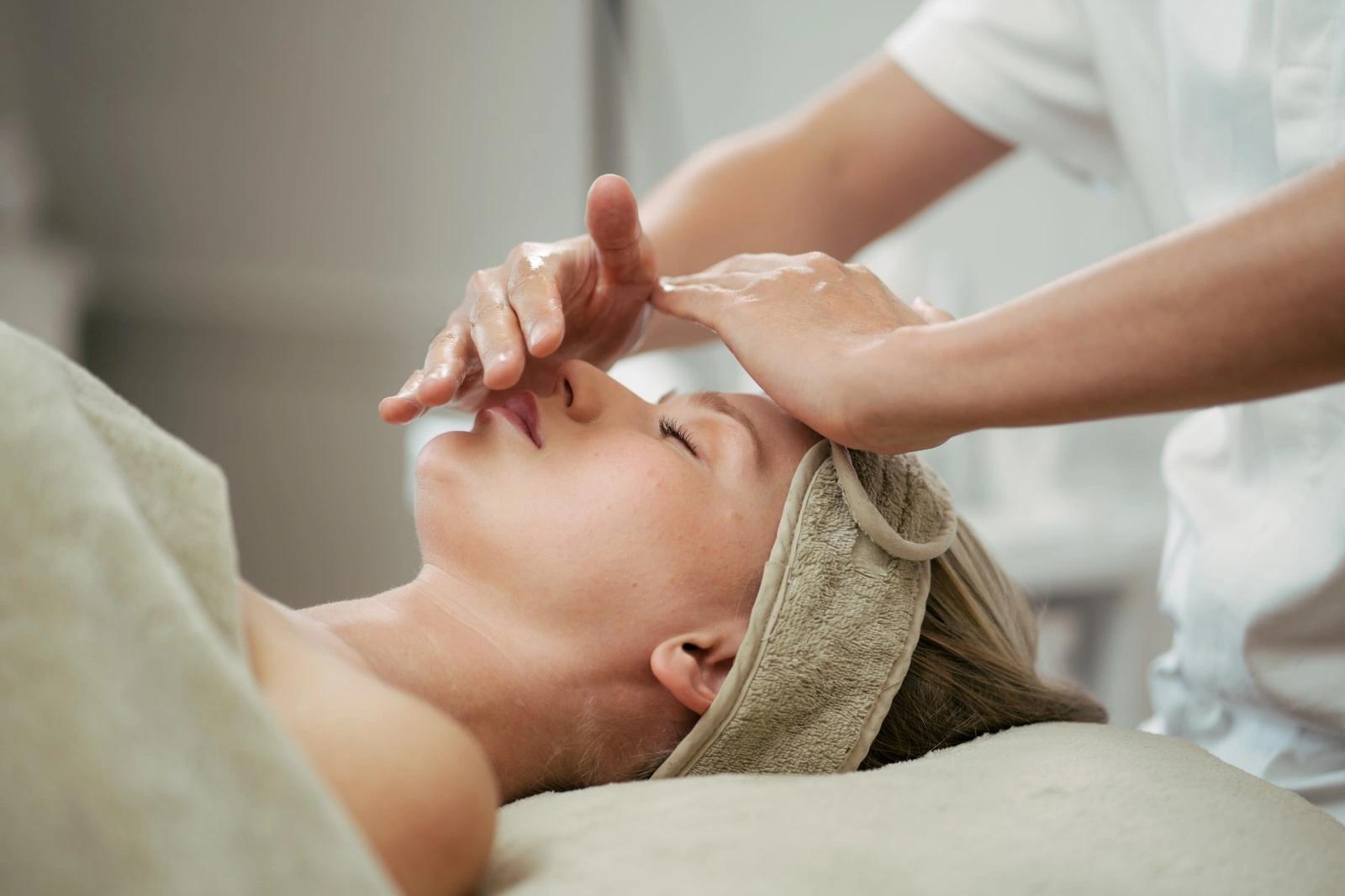 Soins du corps dans spa biologique de luxe à Bonifacio