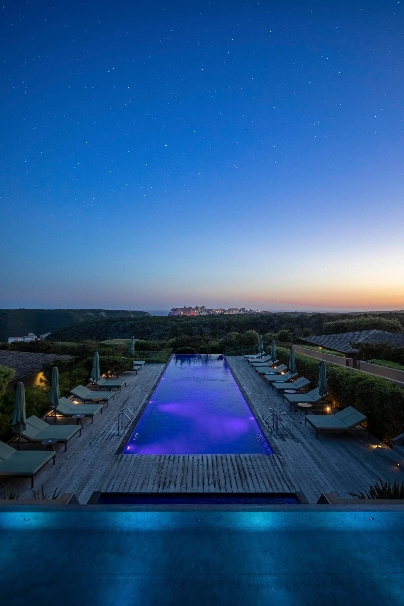 Restaurant gastronomique avec vue sur le couché de soleil à Bonifacio