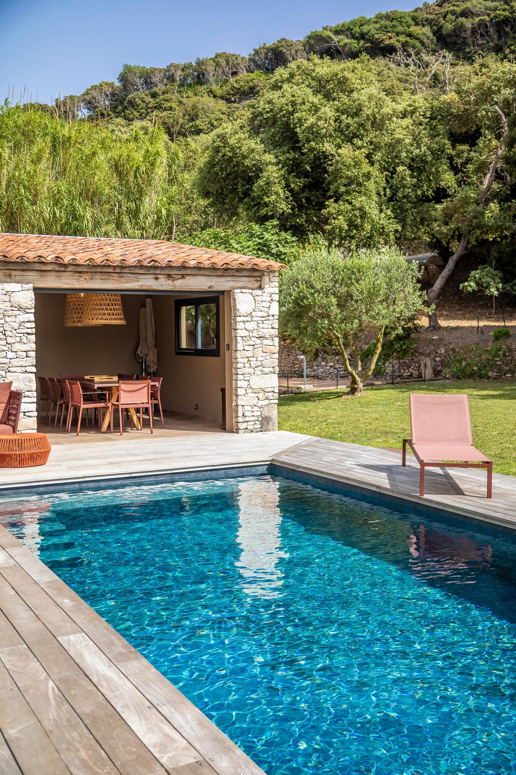 Location de villa en pierre haut de gamme en Corse-du-Sud