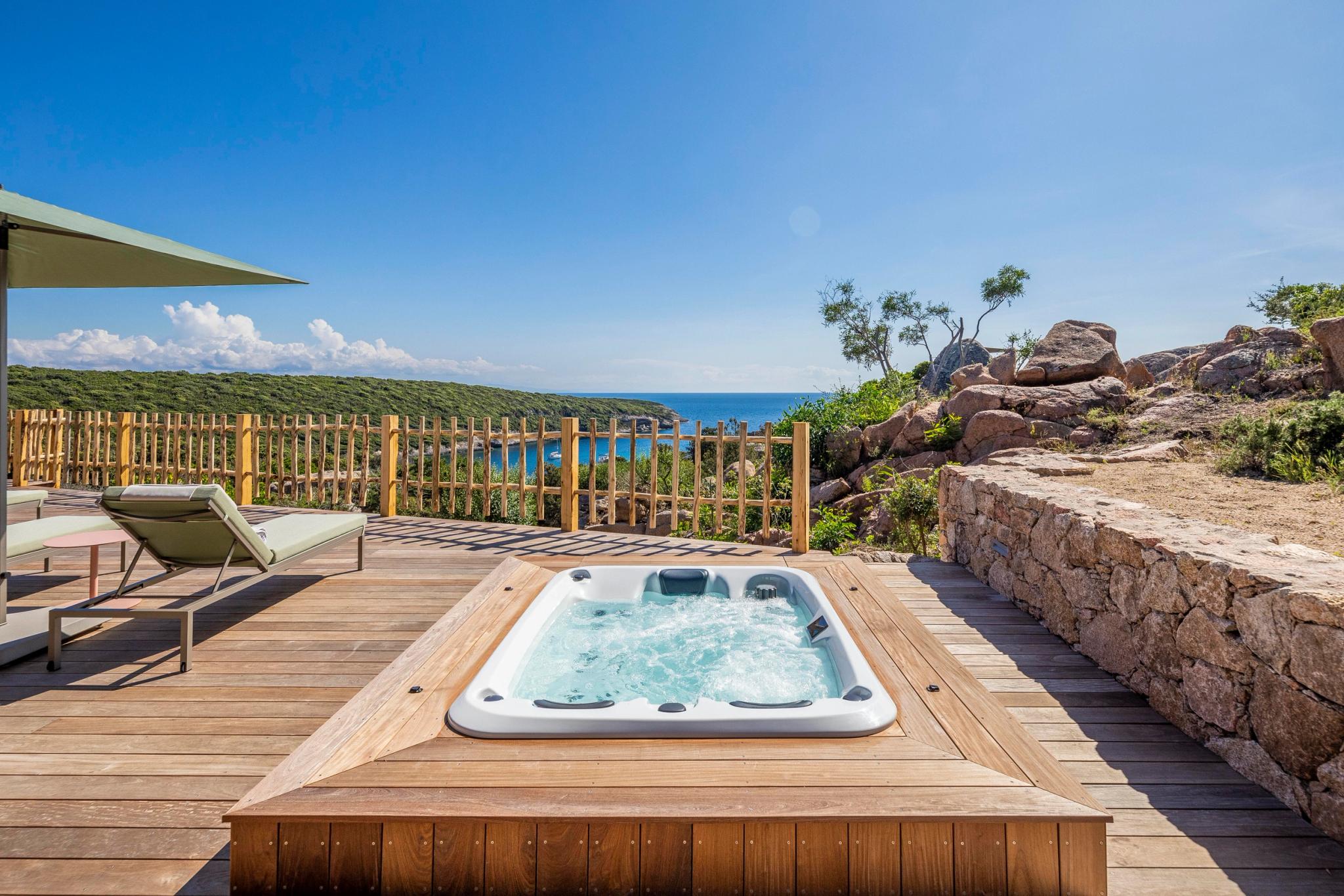Villa haut de gamme avec piscine et jacuzzi : le domaine de La Trinité à Bonifacio