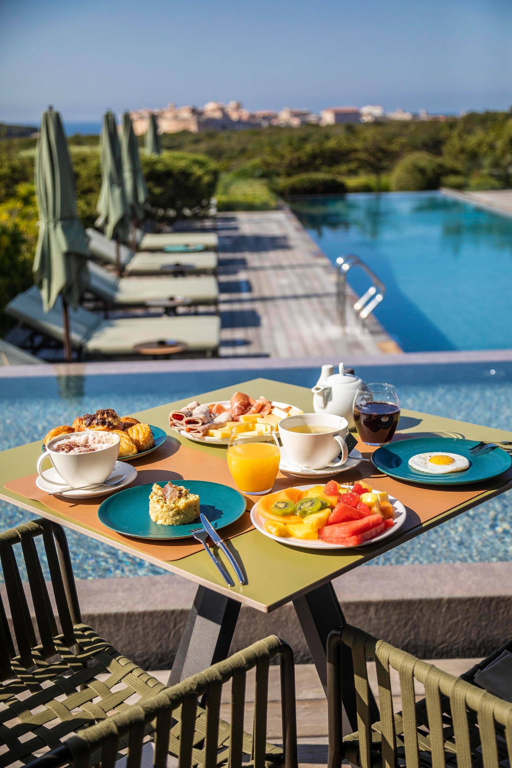 Petit dejeuner dans notre hotel haut de gamme à Bonifacio